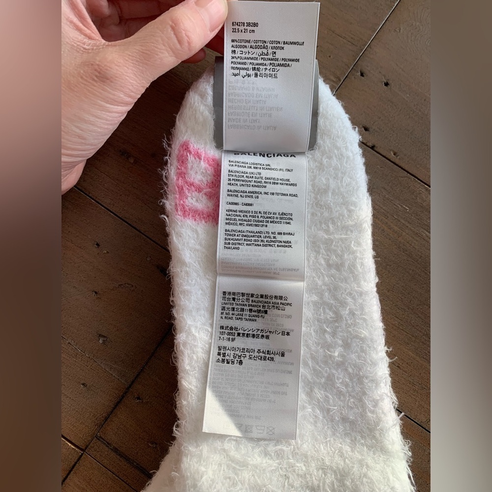 BALENCIAGA homewear fuzzy socks white pink logo NWT - Picture 4 of 6